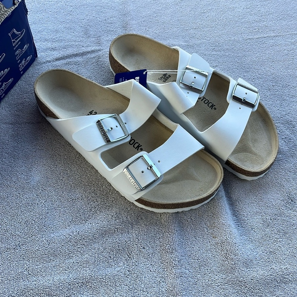 Arizona White Birkenstock 42, US 11 women’s, Men’s 9